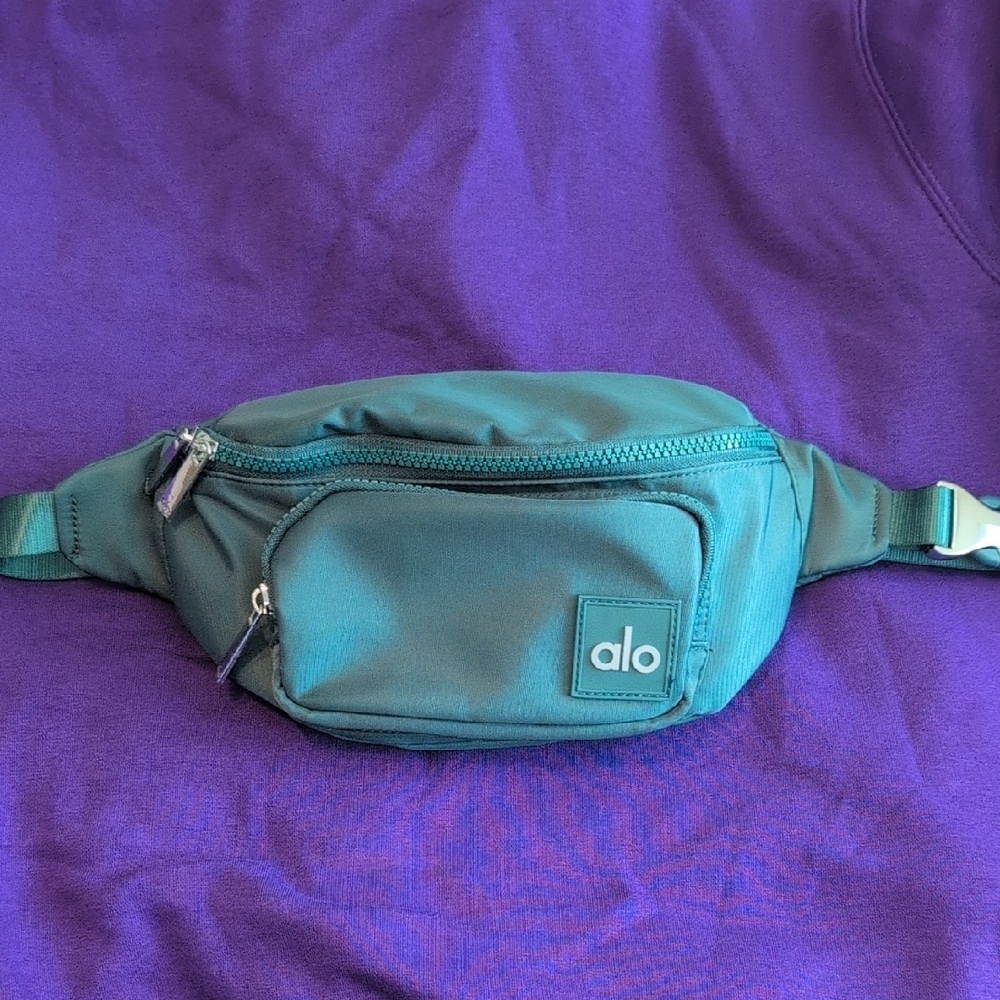 ALO Yoga Green Belt Bag for Men